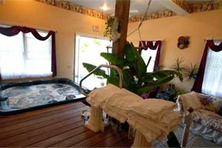 The Lion And The Rose Bed & Breakfast Whitefield Екстер'єр фото