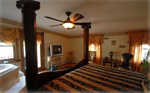 The Lion And The Rose Bed & Breakfast Whitefield Екстер'єр фото